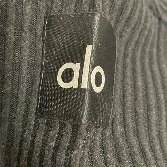 ALO Yoga Black V-Neck Ribbed Top - Picture 5 of 7